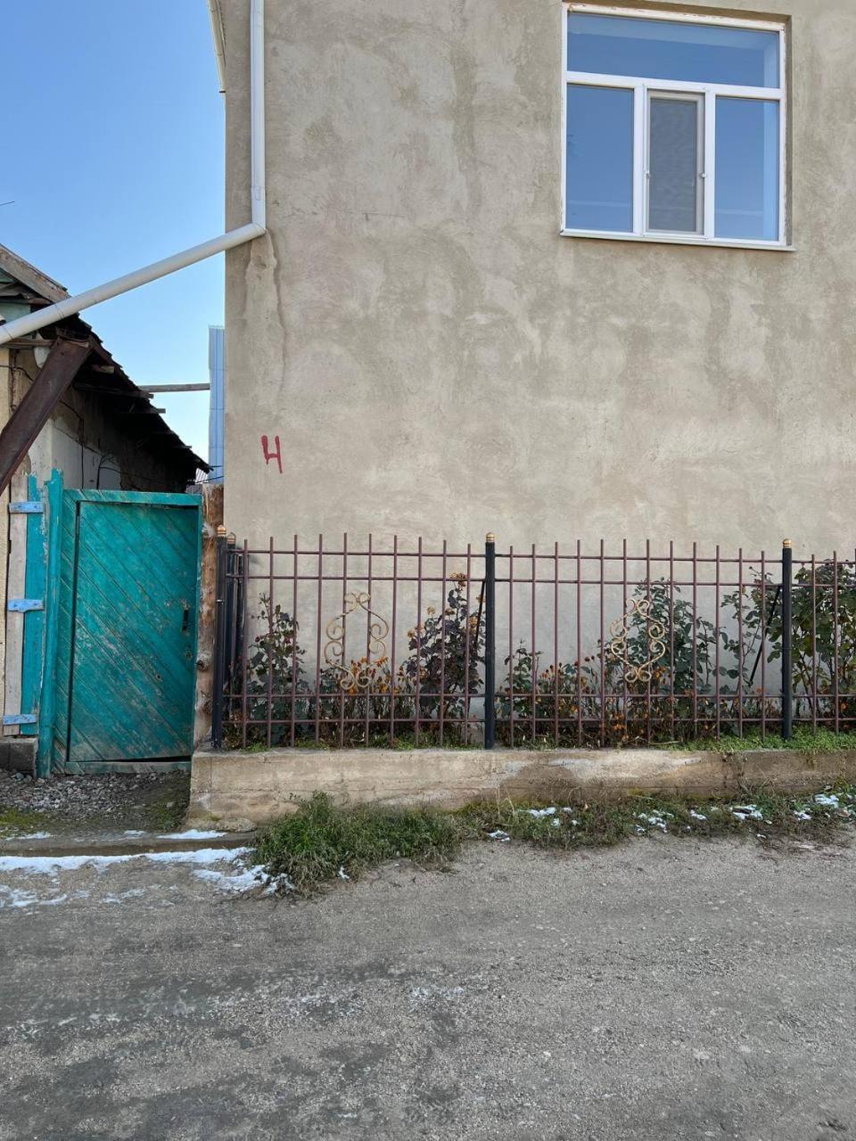 Emir Guest House In Karakol Extérieur photo