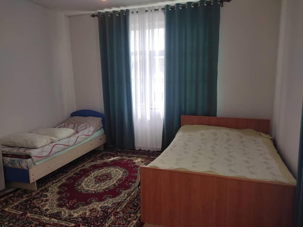 Emir Guest House In Karakol Extérieur photo
