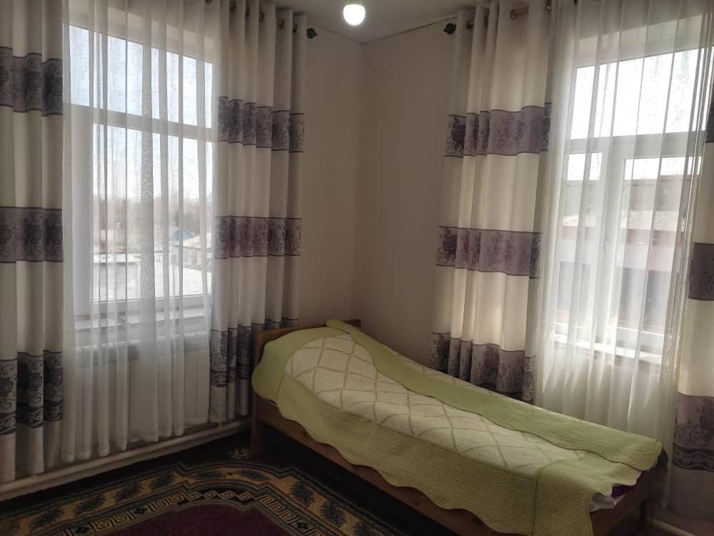 Emir Guest House In Karakol Extérieur photo