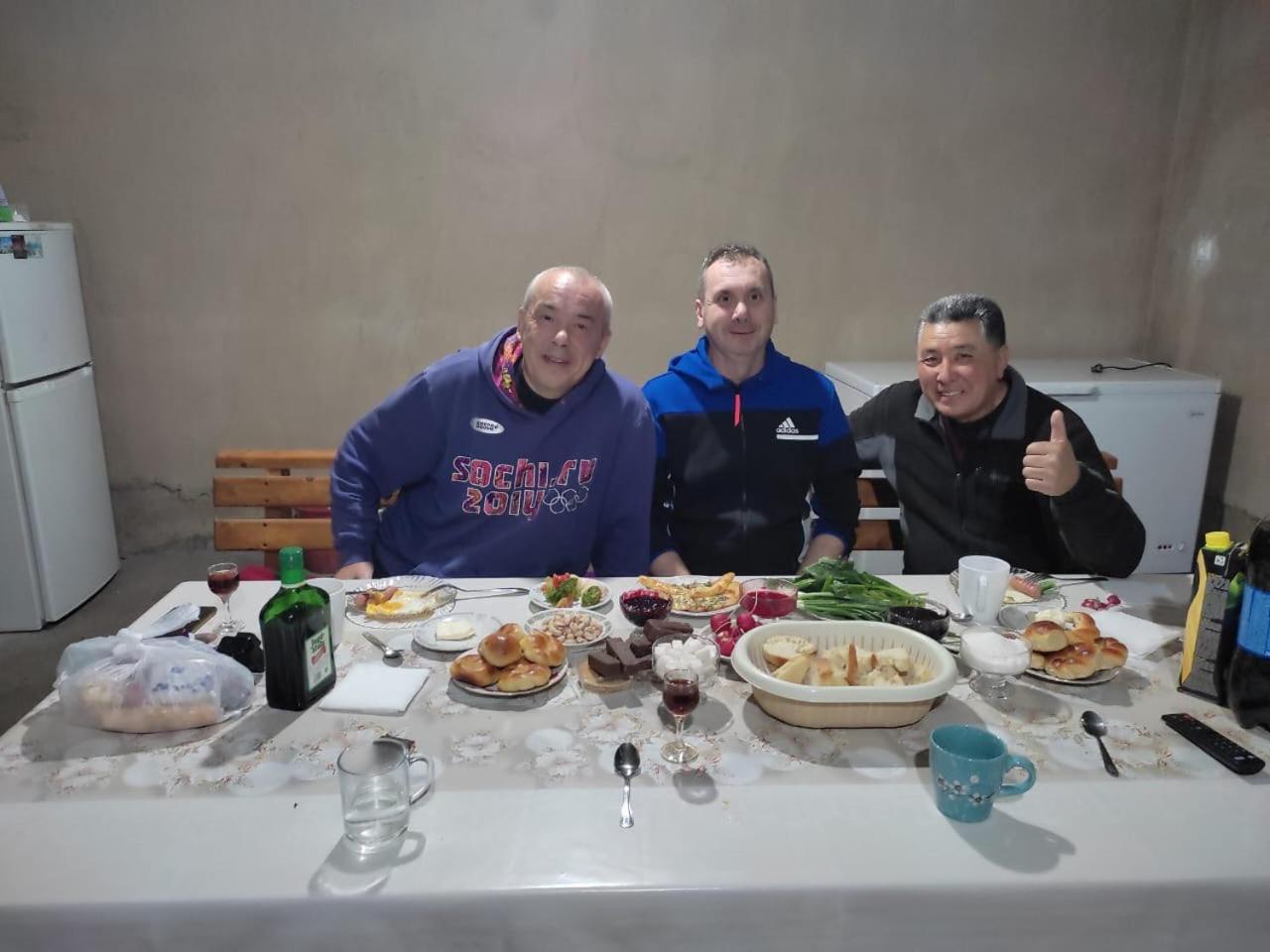 Emir Guest House In Karakol Extérieur photo