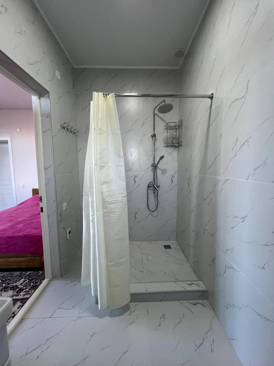Emir Guest House In Karakol Chambre photo